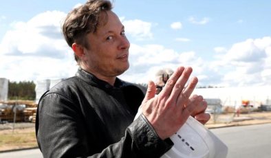 Elon Musk, 21 milyar dolarlık Tesla hisselerinin satışı için Twitter’da anket düzenledi