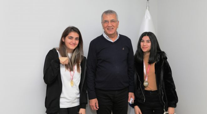 Mezitli’nin Bileği Bükülemeyen Kızlarından Başkan Tarhan’a Ziyaret