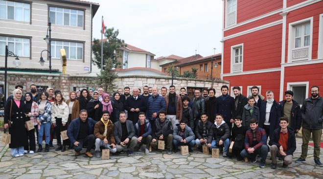 Erdemli Belediyesi Öğrenci Hemşerilerini Yalnız Bırakmıyor