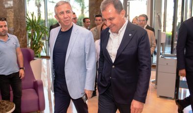 CHP’li Belediye Başkanları Mersin’de Buluştu